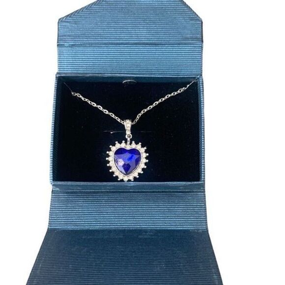 Titanic Inspired Blue Heart Pendant Necklace with Swarovski Crystals in Gift Box - Picture 1 of 6